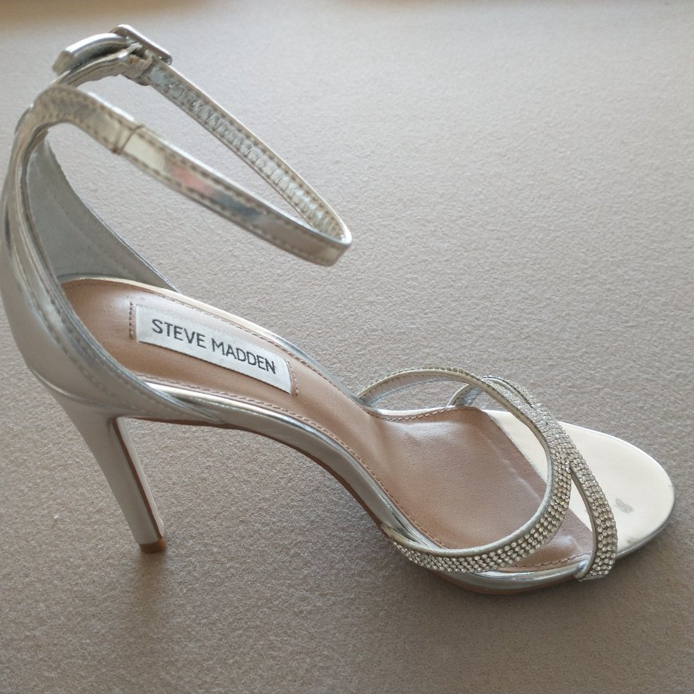 Steve Madden size 7.5 silver metallic stiletto heels with rhinestones